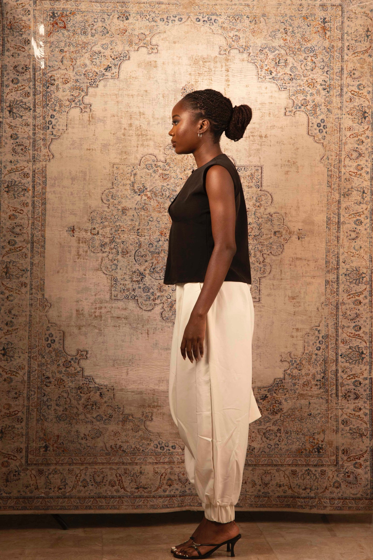 Keyhole Sleeveless Shirt