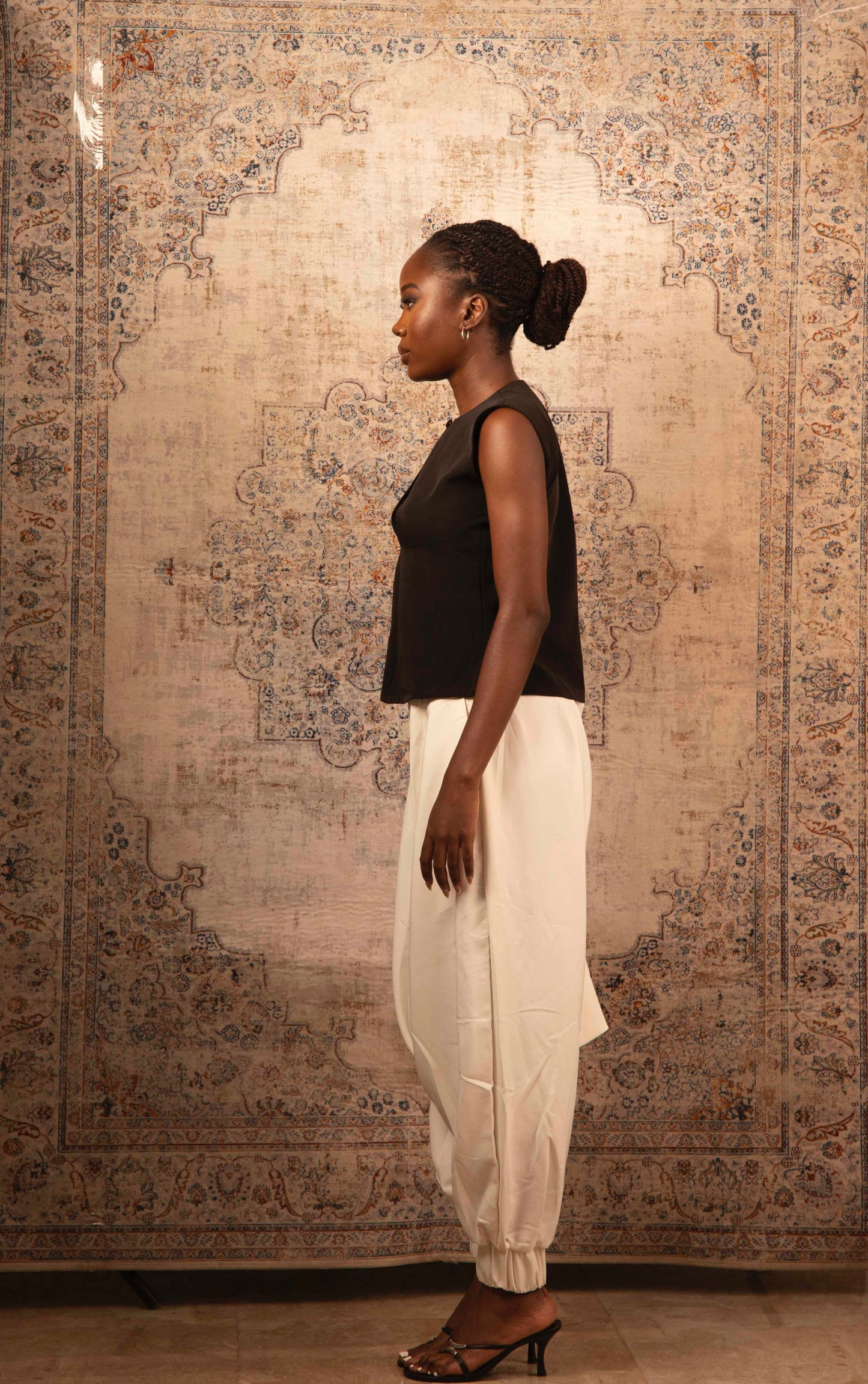 Keyhole Sleeveless Shirt