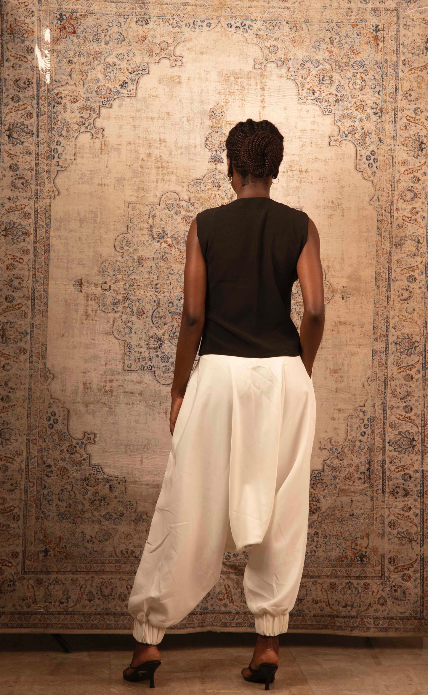 Keyhole Sleeveless Shirt