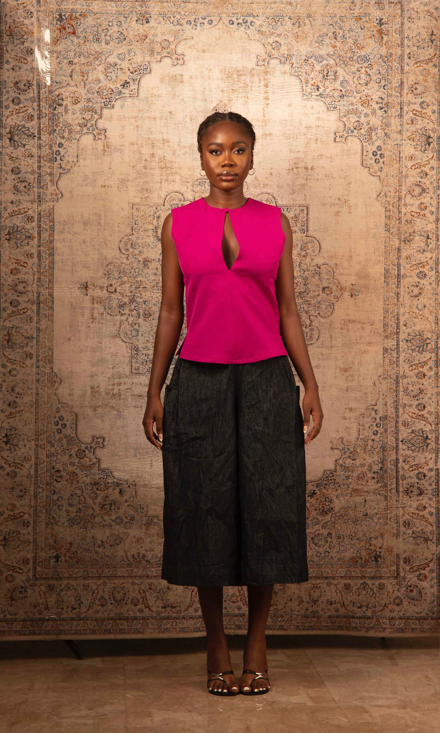 Keyhole Sleeveless Shirt