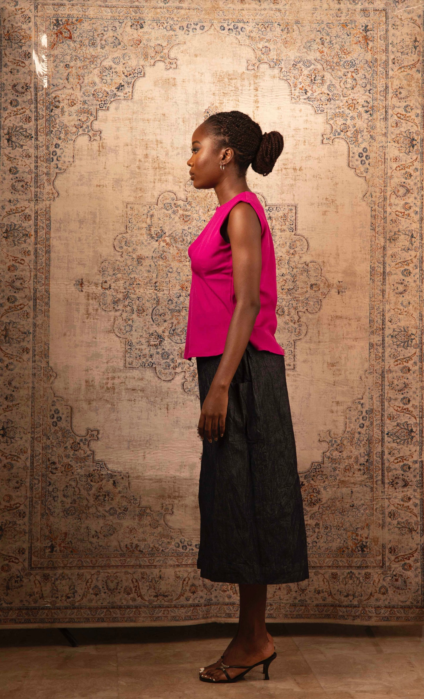 Keyhole Sleeveless Shirt