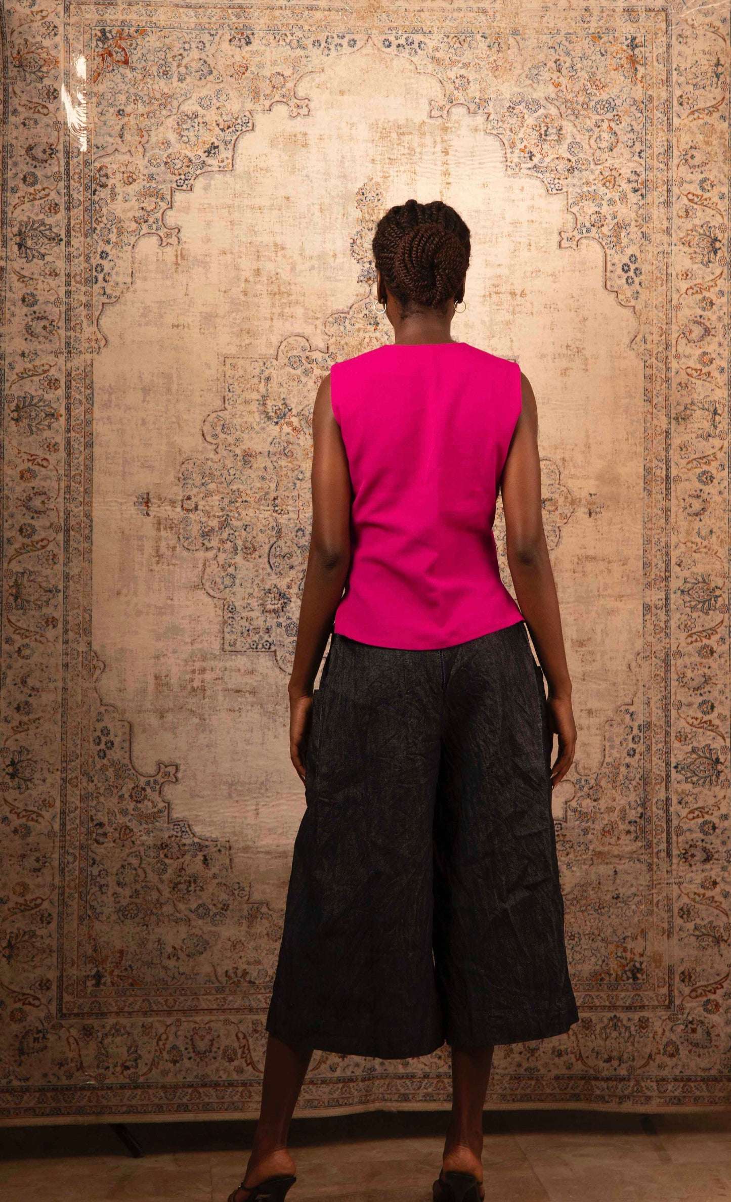 Keyhole Sleeveless Shirt